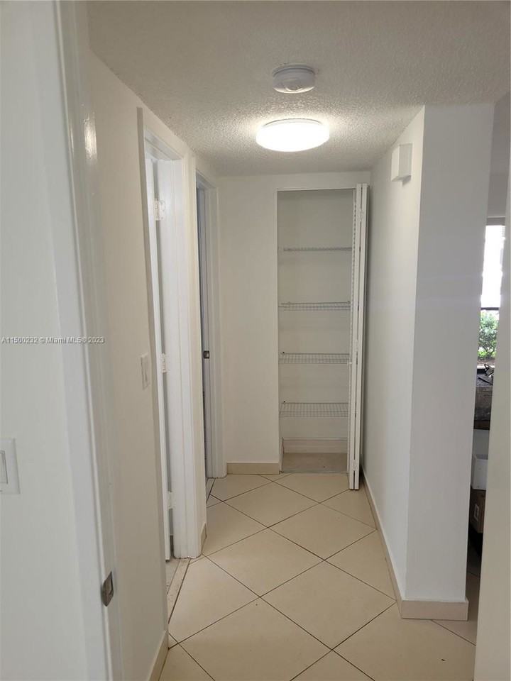 5911 Ne 18th Ave #3A - Photo 4 of 8