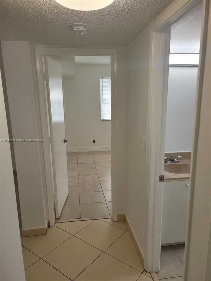 5911 Ne 18th Ave #3A - Photo 5 of 8