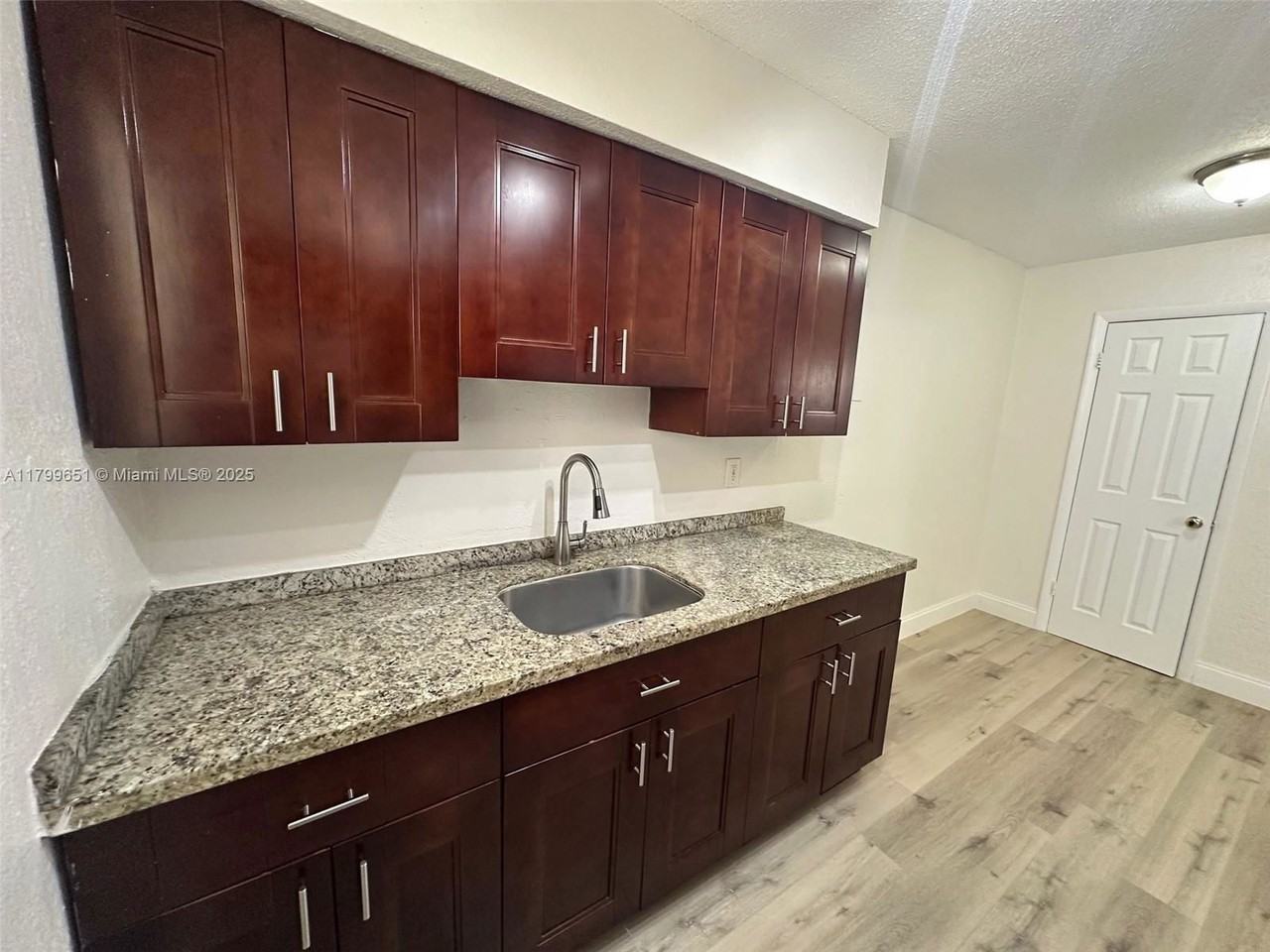 1105 Northeast 5th Terrace #3A - Photo 4 of 8