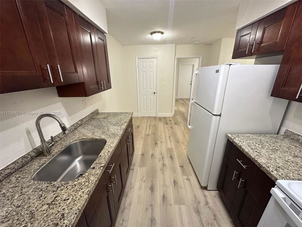 1105 Northeast 5th Terrace #3A - Photo 5 of 8