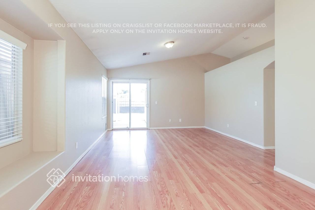 10019 W Montecito Ave - Photo 3 of 17