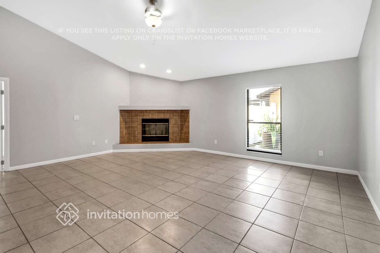 11203 Shadybrook Dr - Photo 2 of 25