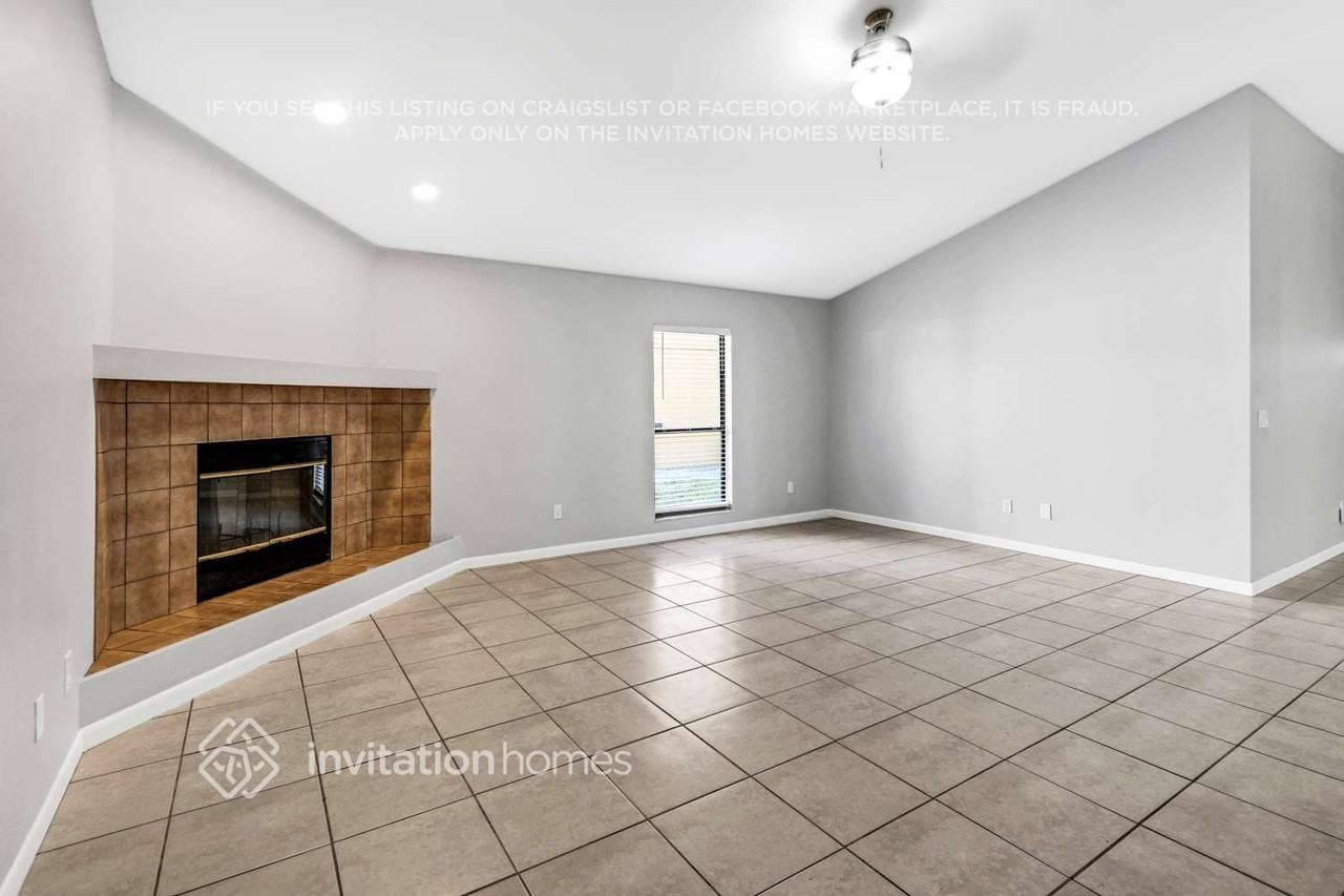 11203 Shadybrook Dr - Photo 4 of 25