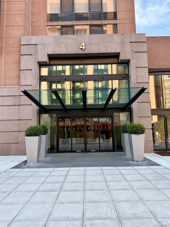 4 Martine Ave #203 - Photo 4 of 18