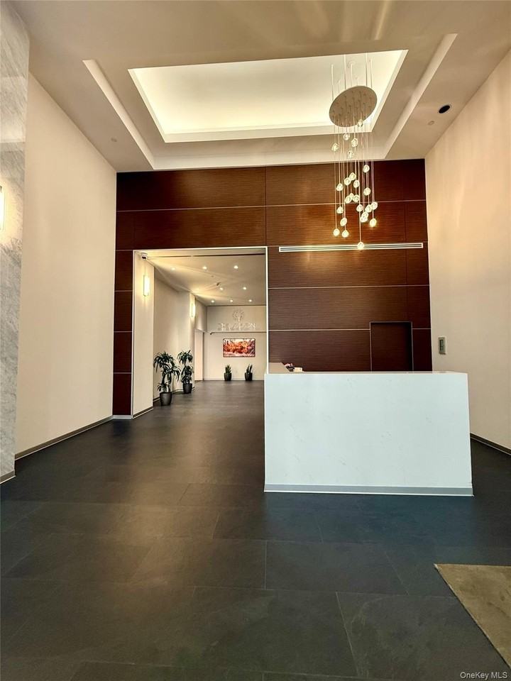 4 Martine Ave #203 - Photo 5 of 18