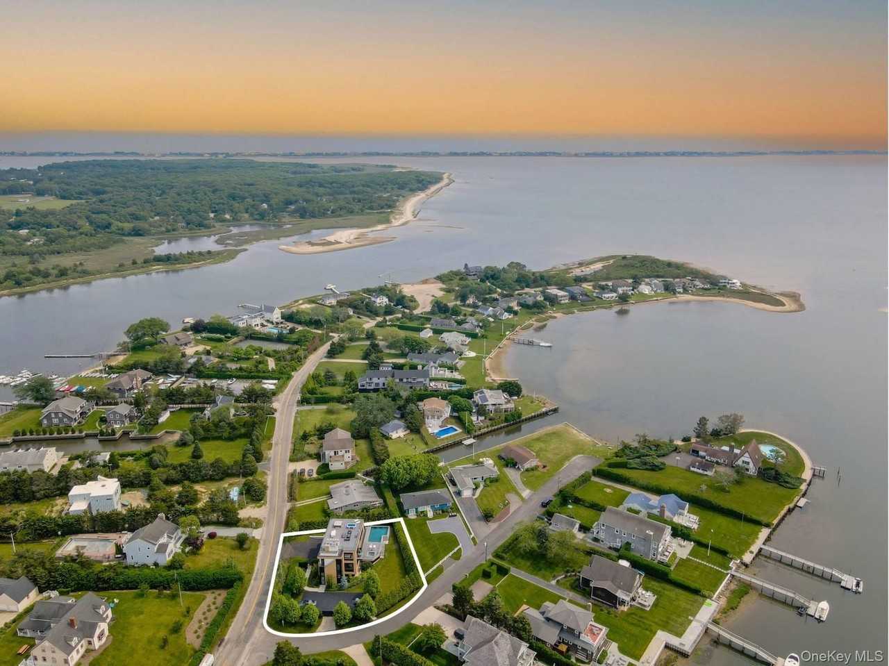 8 Middle Pond Ln - Photo 2 of 36