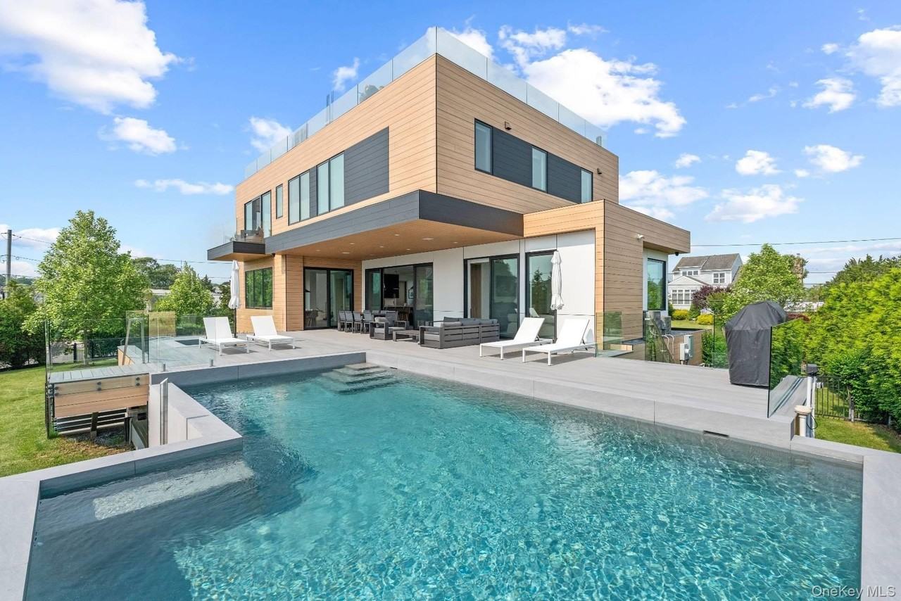 8 Middle Pond Ln - Photo 3 of 36