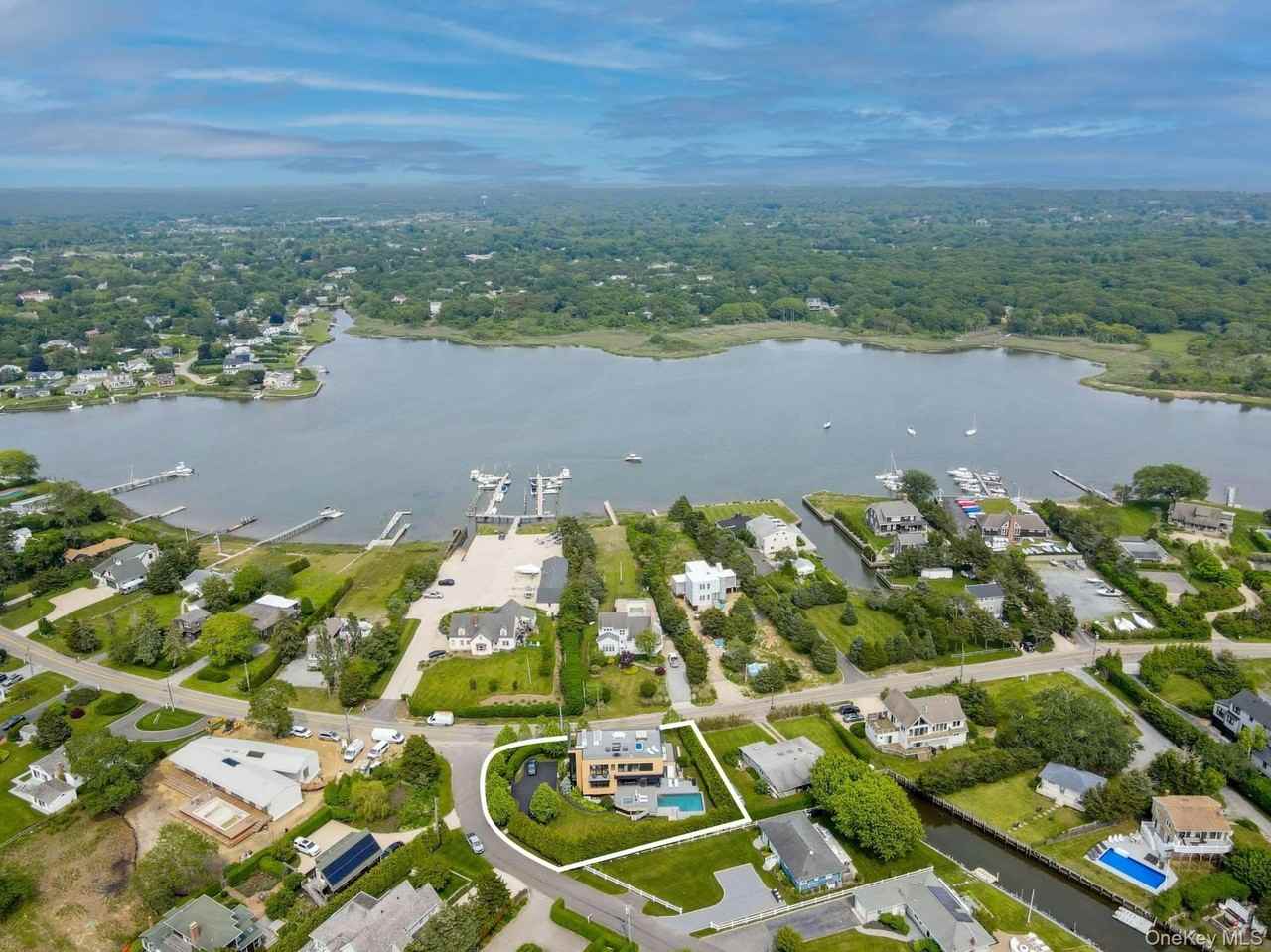 8 Middle Pond Ln - Photo 5 of 36