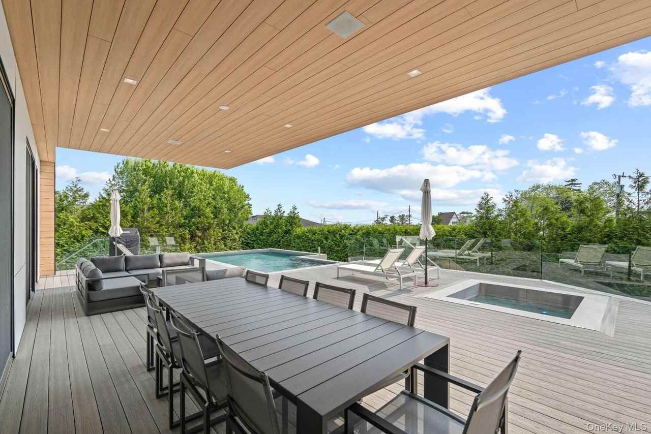 8 Middle Pond Ln - Photo 6 of 36