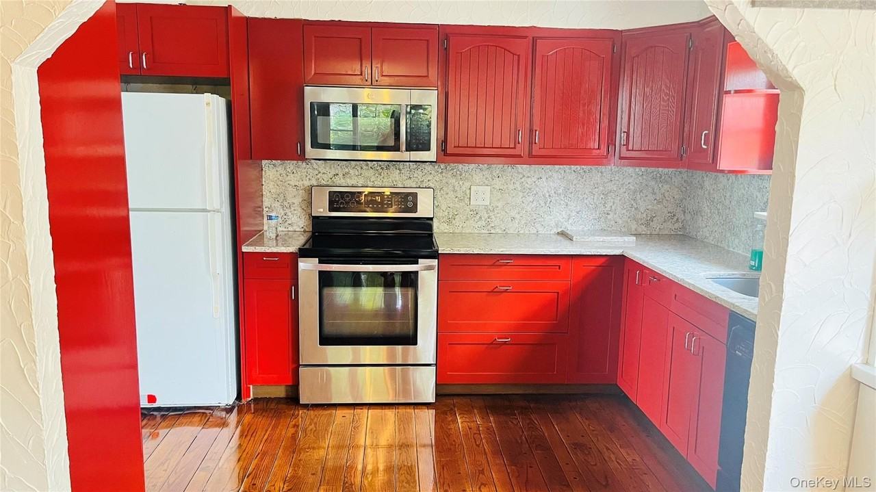 761 Jackson Ave - Photo 4 of 8