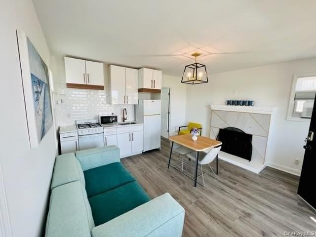 833 Oceanfront - Photo 4 of 6