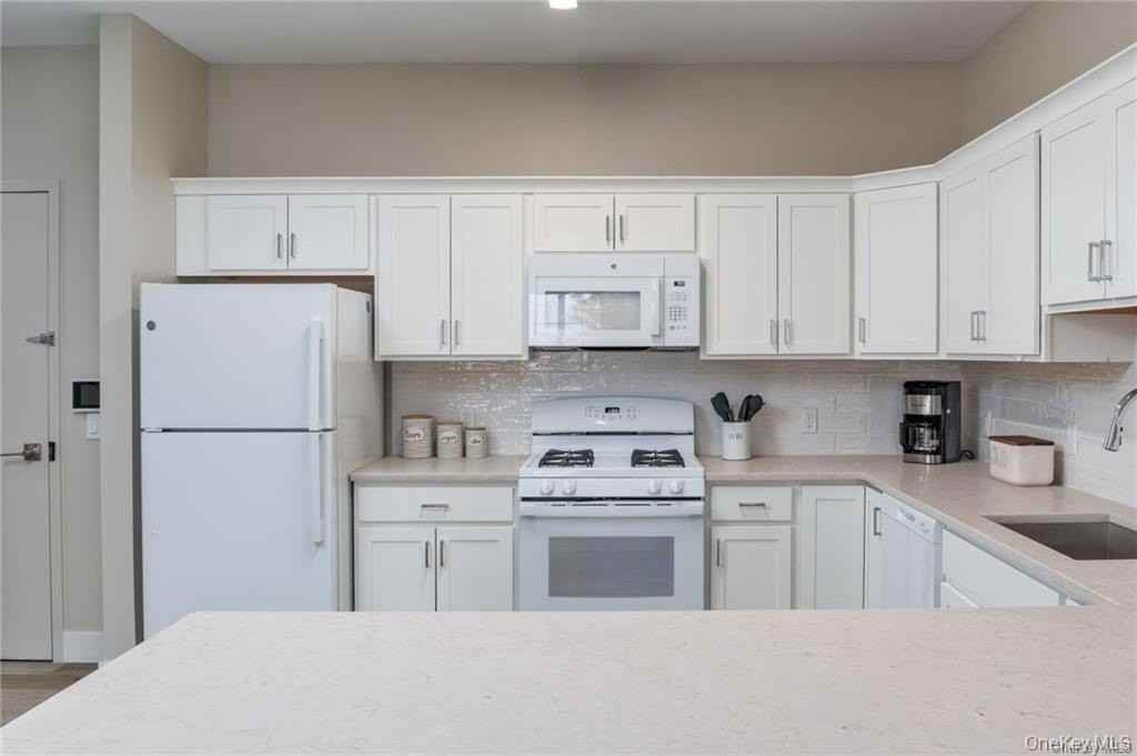 6 North Midland Avenue - Photo 2 of 5