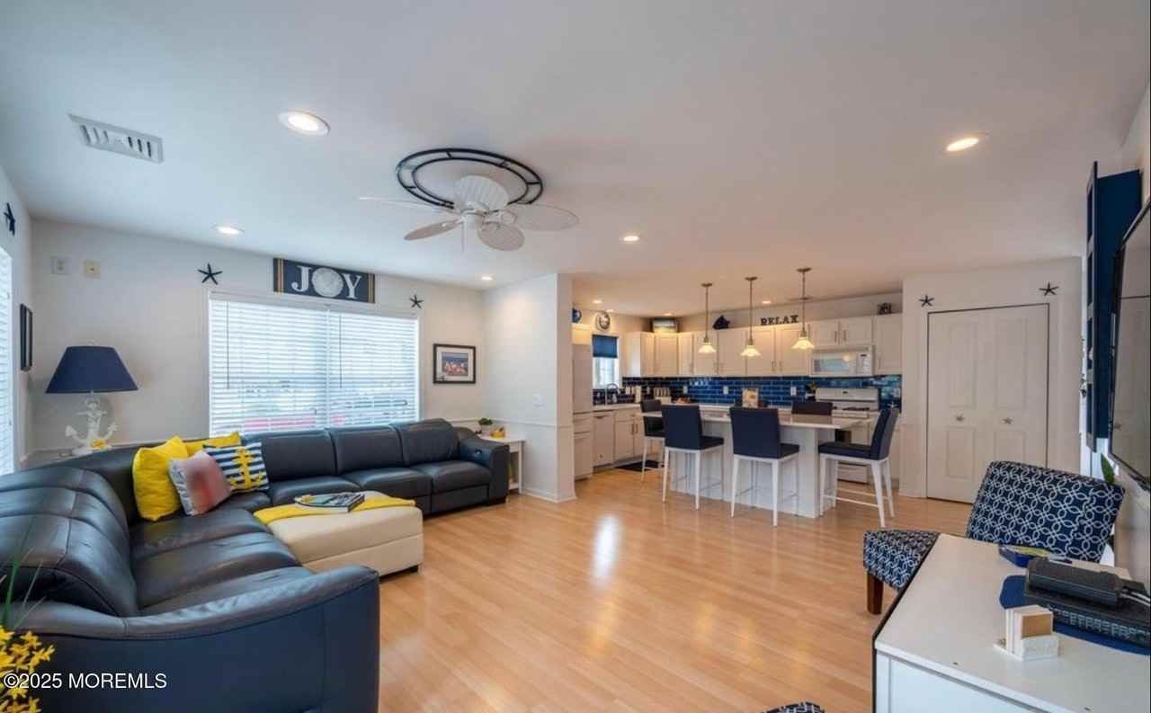 136 Joseph St - Photo 3 of 24