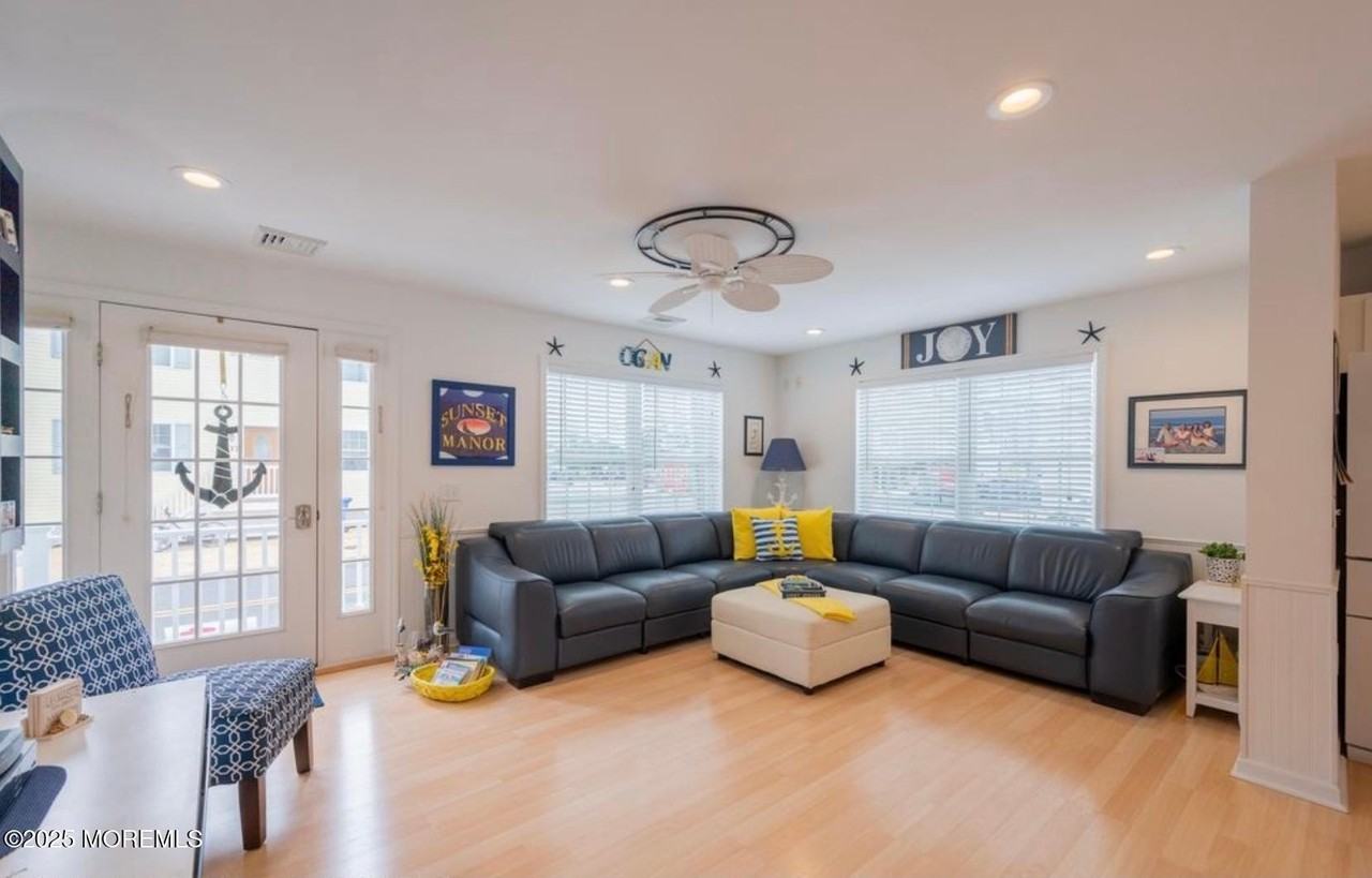 136 Joseph St - Photo 4 of 24