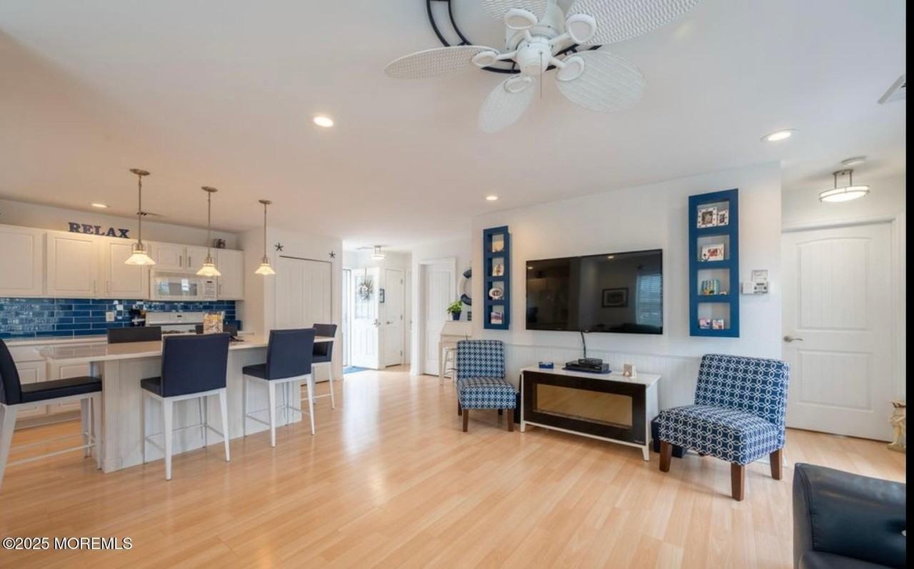 136 Joseph St - Photo 6 of 24