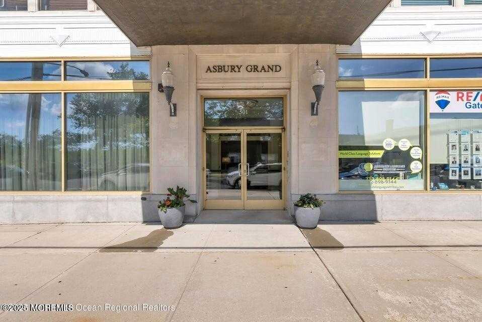 501 Grand Avenue #6D - Photo 2 of 39