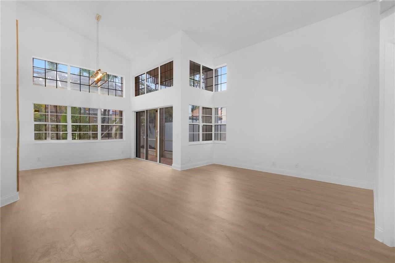 1525 Seabay Rd - Photo 2 of 8