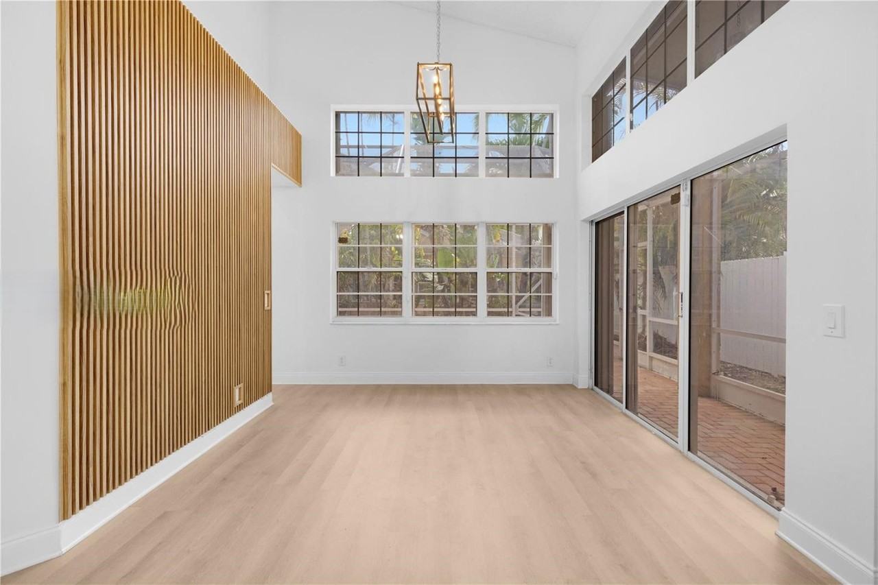 1525 Seabay Rd - Photo 4 of 8