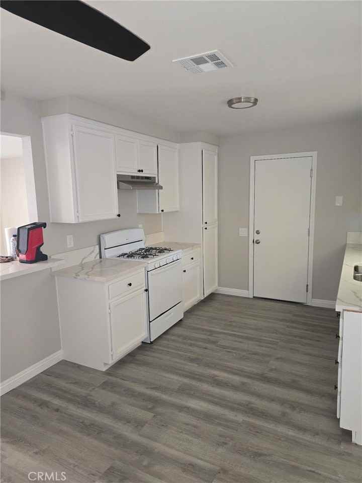 18605 New Hampshire St #A - Photo 7 of 10