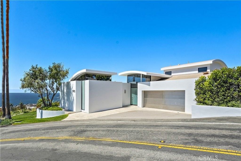 940 Summit Dr - Photo 2 of 48