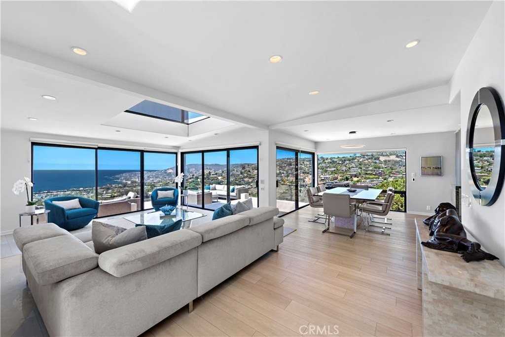 940 Summit Dr - Photo 7 of 48