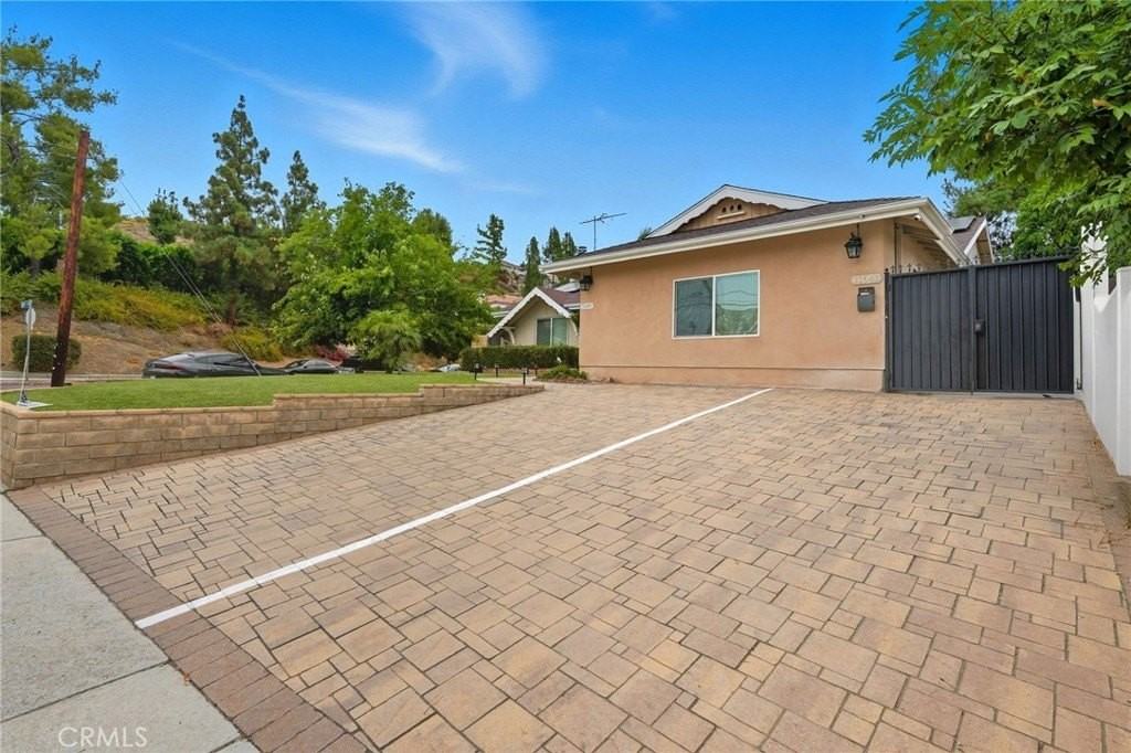 11642 Gothic Ave - Photo 2 of 27