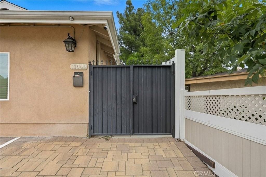 11642 Gothic Ave - Photo 4 of 27