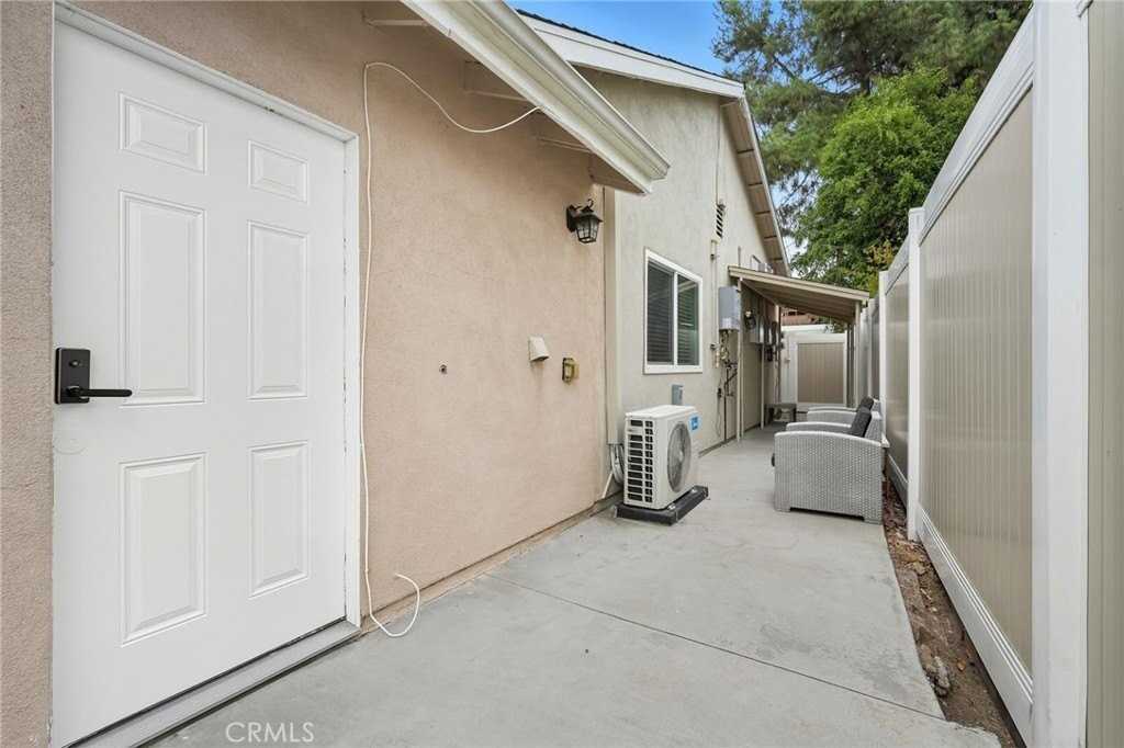 11642 Gothic Ave - Photo 5 of 27