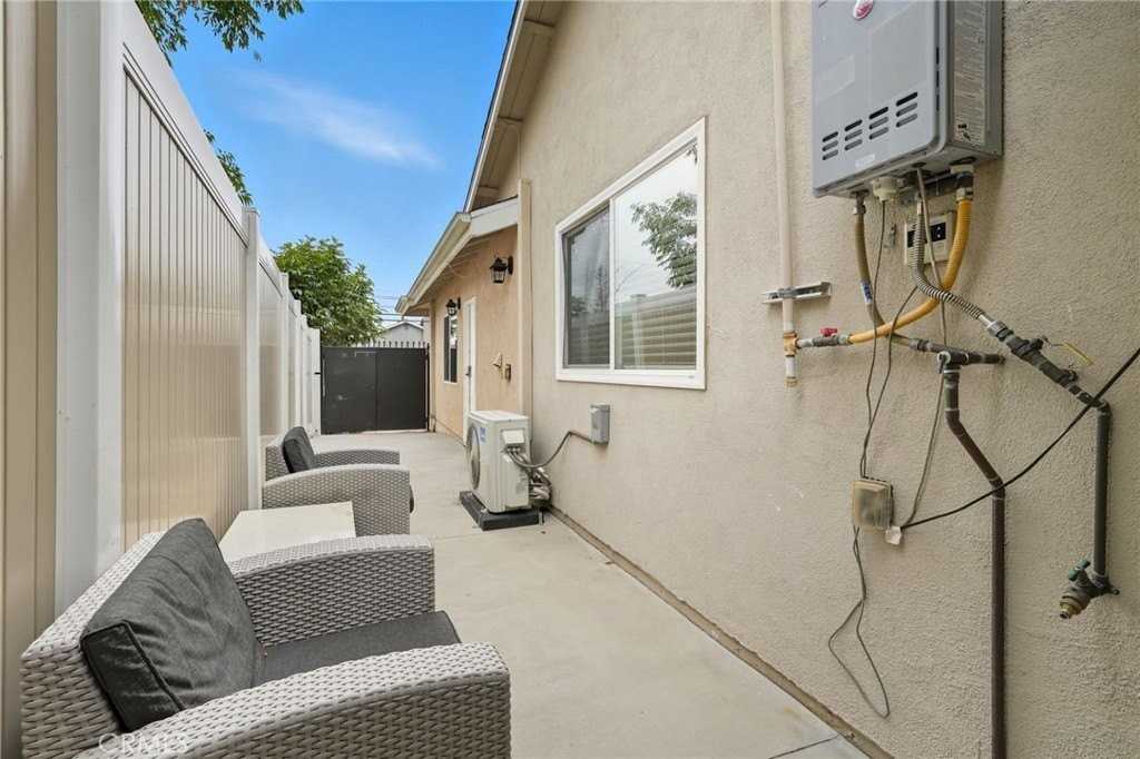 11642 Gothic Ave - Photo 6 of 27