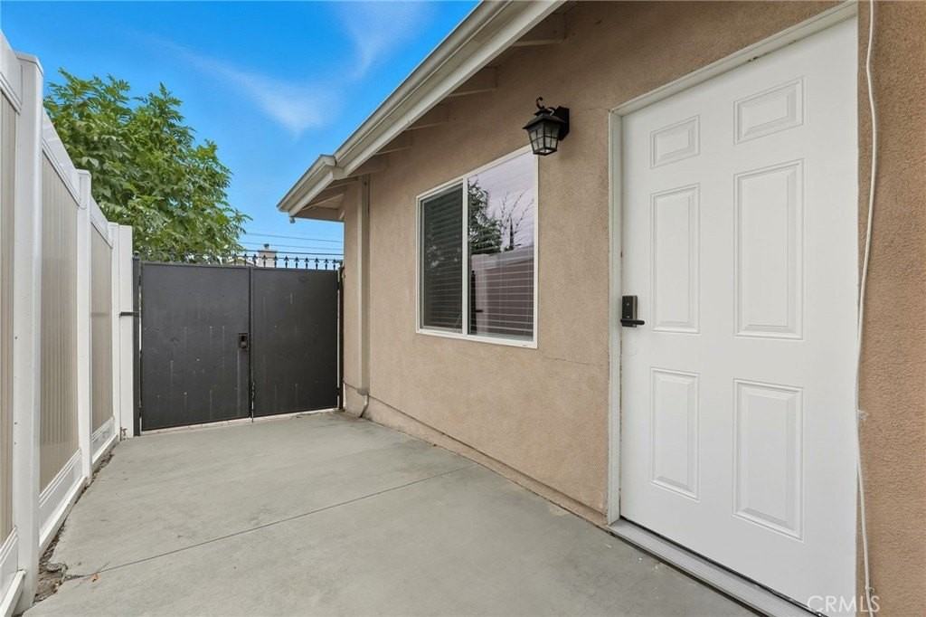 11642 Gothic Ave - Photo 7 of 27