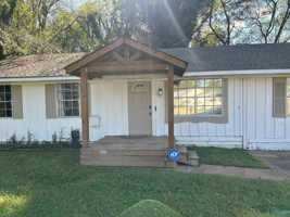 featured image of 3815 Ridgecrest Cir Sw