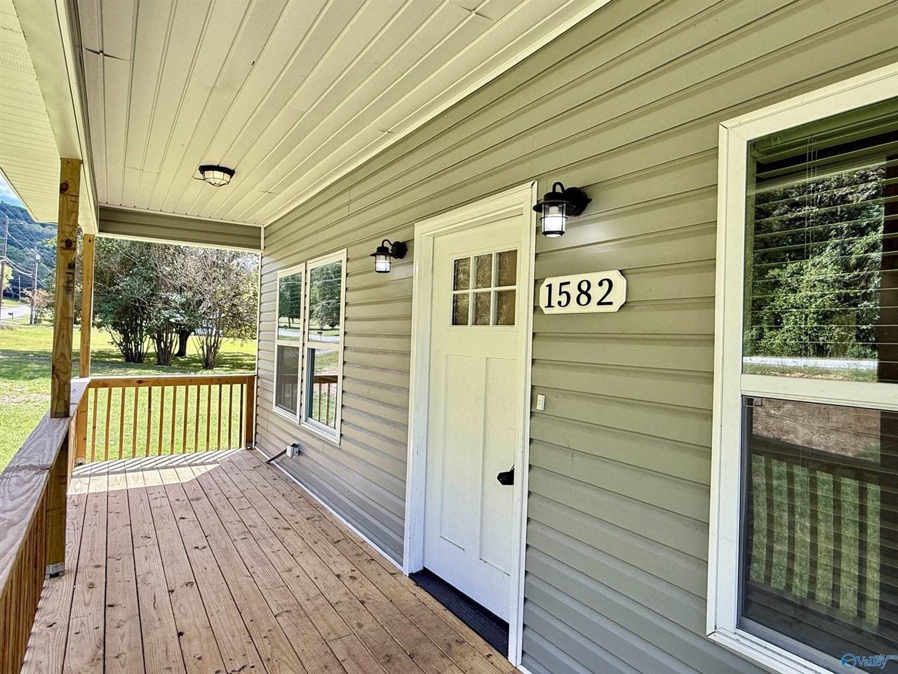 1582 Hobbs Island Rd Se - Photo 2 of 27