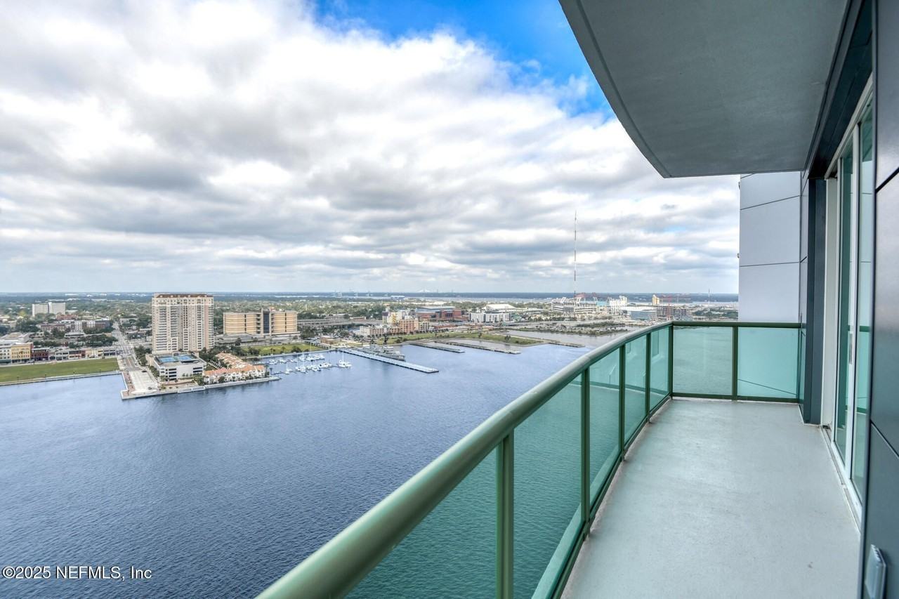 1431 Riverplace Blvd Apt 2704 #2704 - Photo 7 of 50