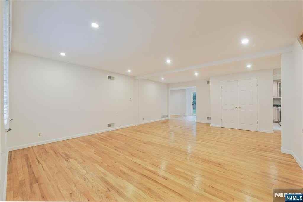 99 Park Ave - Photo 4 of 46