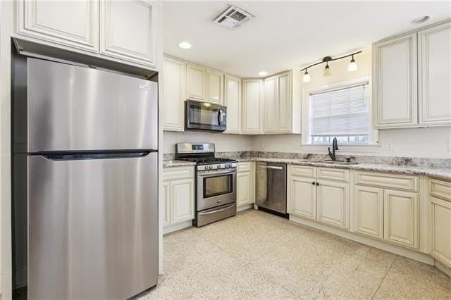 1701 Live Oak St - Photo 4 of 21