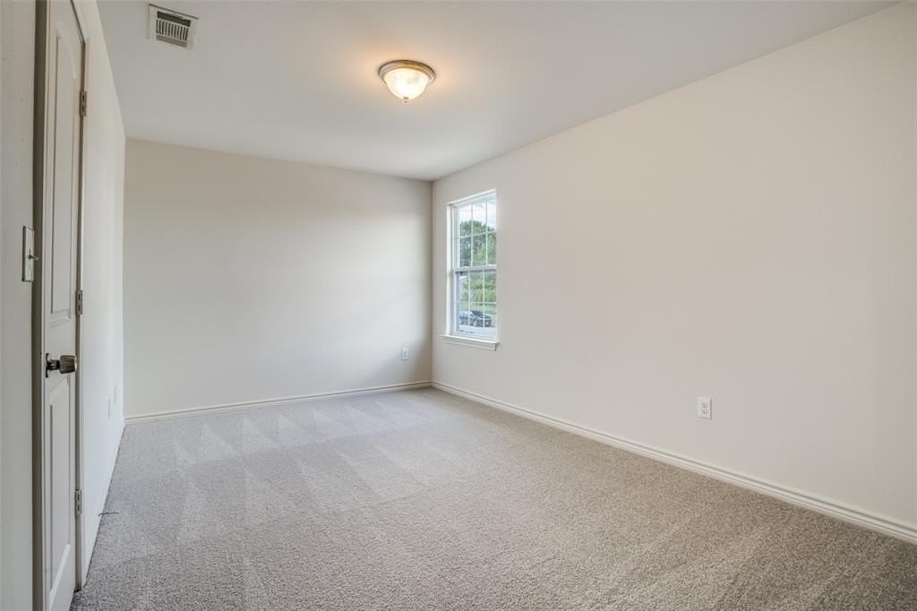 837 E College St - Photo 7 of 14