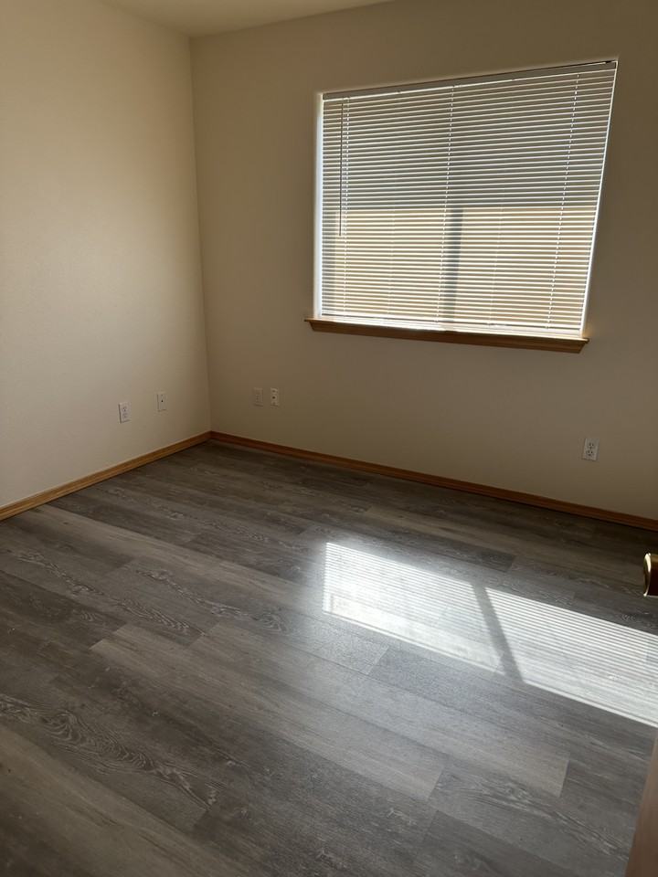 671 Sunset Ave Ne - Photo 2 of 8