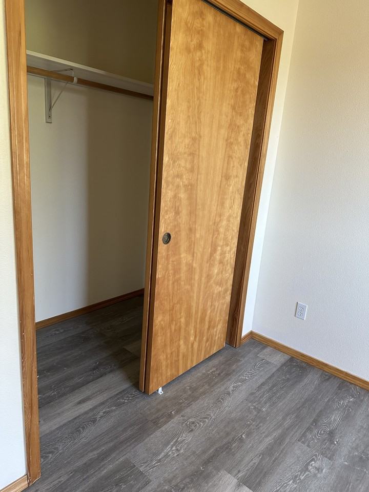 671 Sunset Ave Ne - Photo 3 of 8