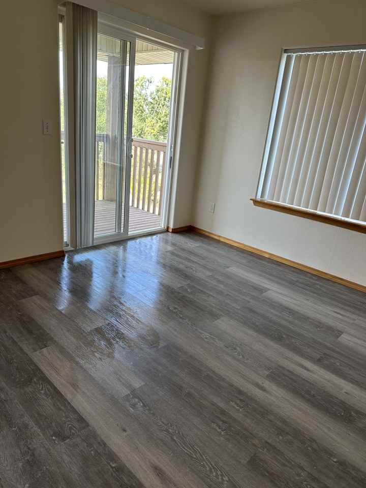 671 Sunset Ave Ne - Photo 4 of 8