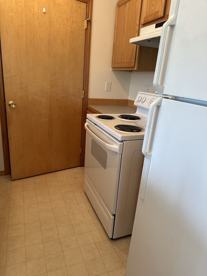 671 Sunset Ave Ne - Photo 6 of 8