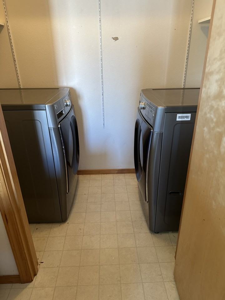 671 Sunset Ave Ne - Photo 7 of 8