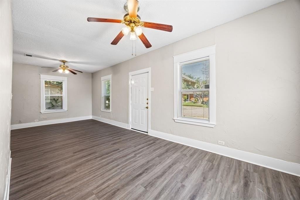 705 Madison St - Photo 5 of 26