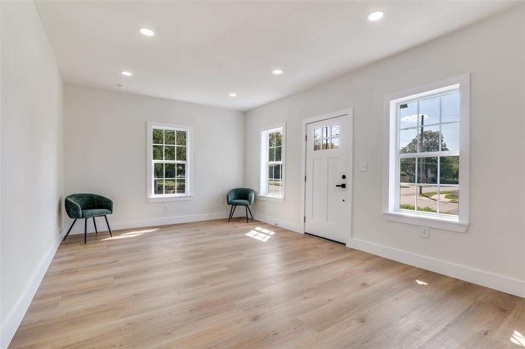 718 Grandview Ave - Photo 5 of 26