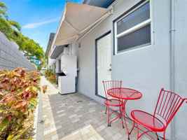 featured image of 320 Hendricks Isle #4