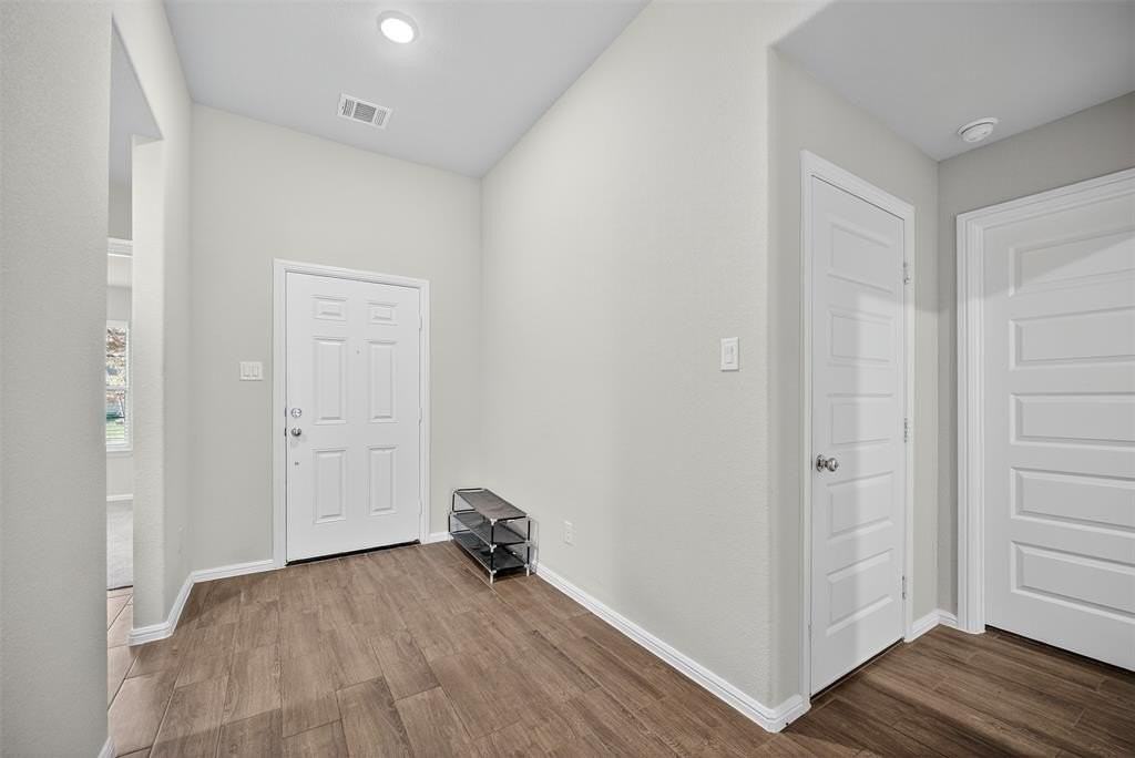 13092 Mizell Ln - Photo 6 of 32