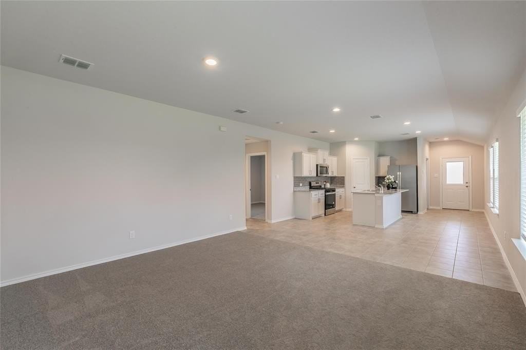 125 Driftoak Dr - Photo 4 of 33