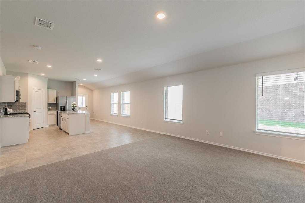 125 Driftoak Dr - Photo 5 of 33