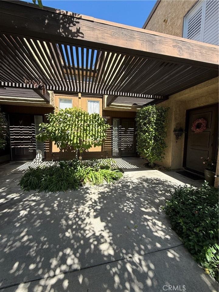 267 Linwood Ave - Photo 2 of 21