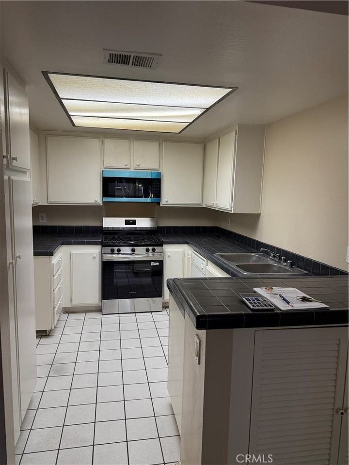 267 Linwood Ave - Photo 6 of 21