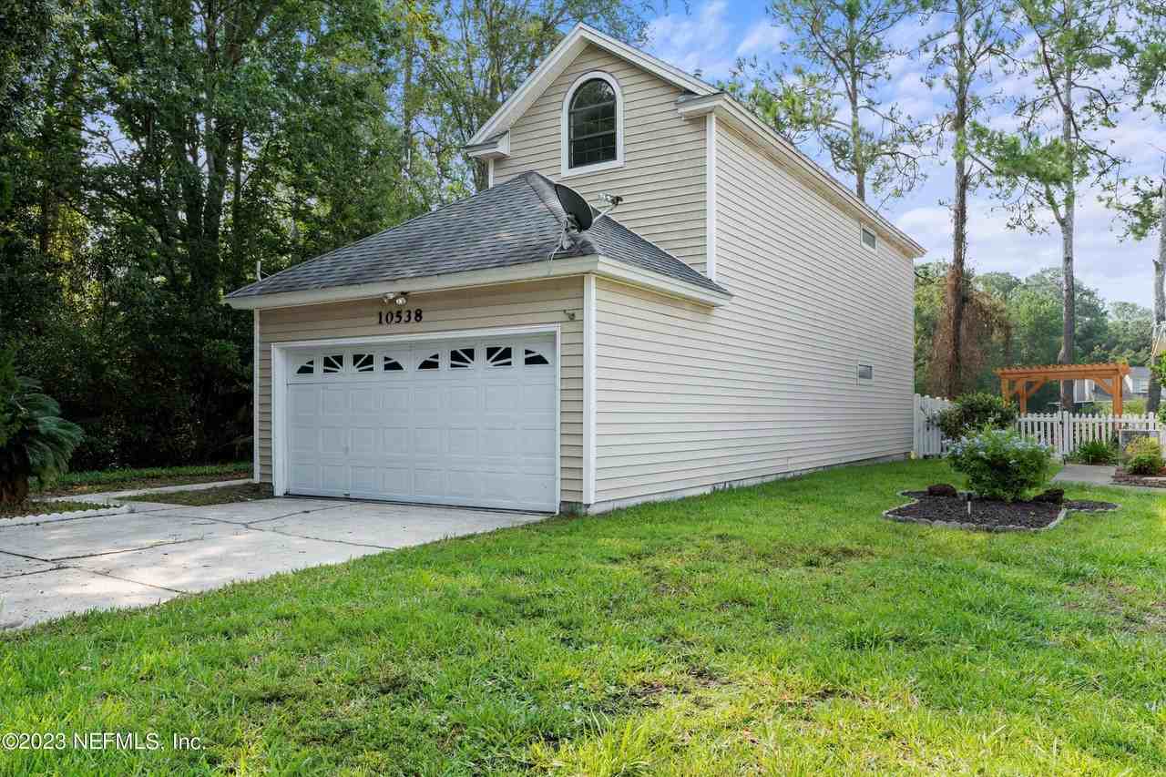 10538 Broomsedge Ct - Photo 5 of 25